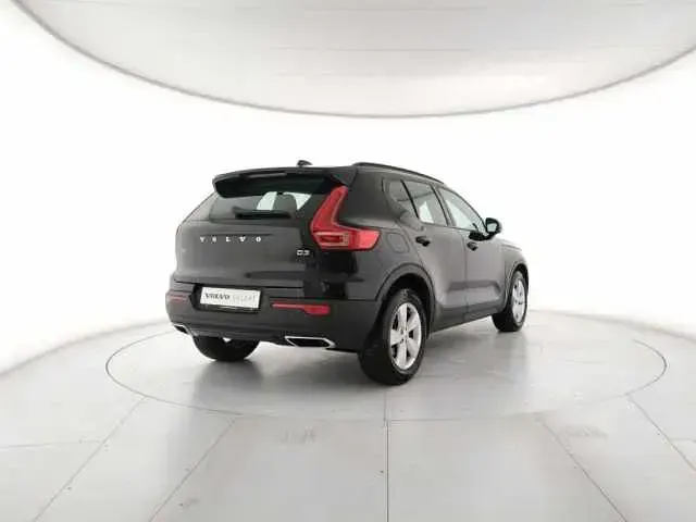 Gebraucht Volvo XC40 Momentum 150 PS (110 kW) 2020 Schwarz SUV