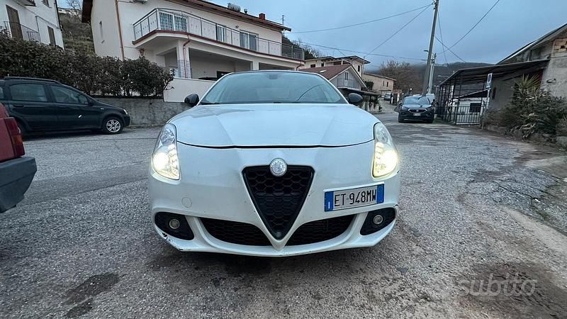 Usata Alfa Romeo Giulietta Distinctive 150 CV (110 kW) 2013 Bianco Utilitaria