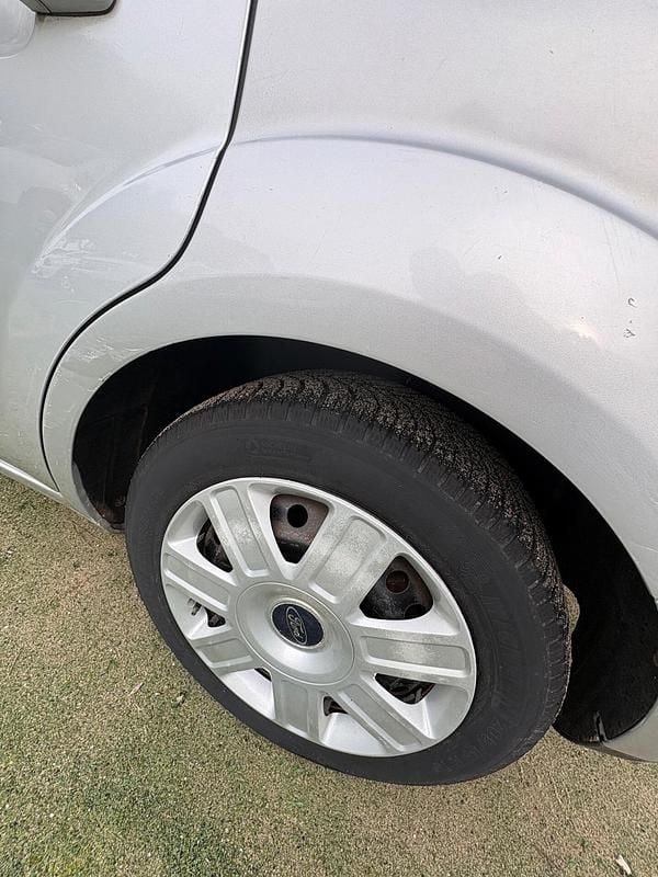 Usata Ford Focus S 90 CV (66 kW) 2005 Grigio Station wagon