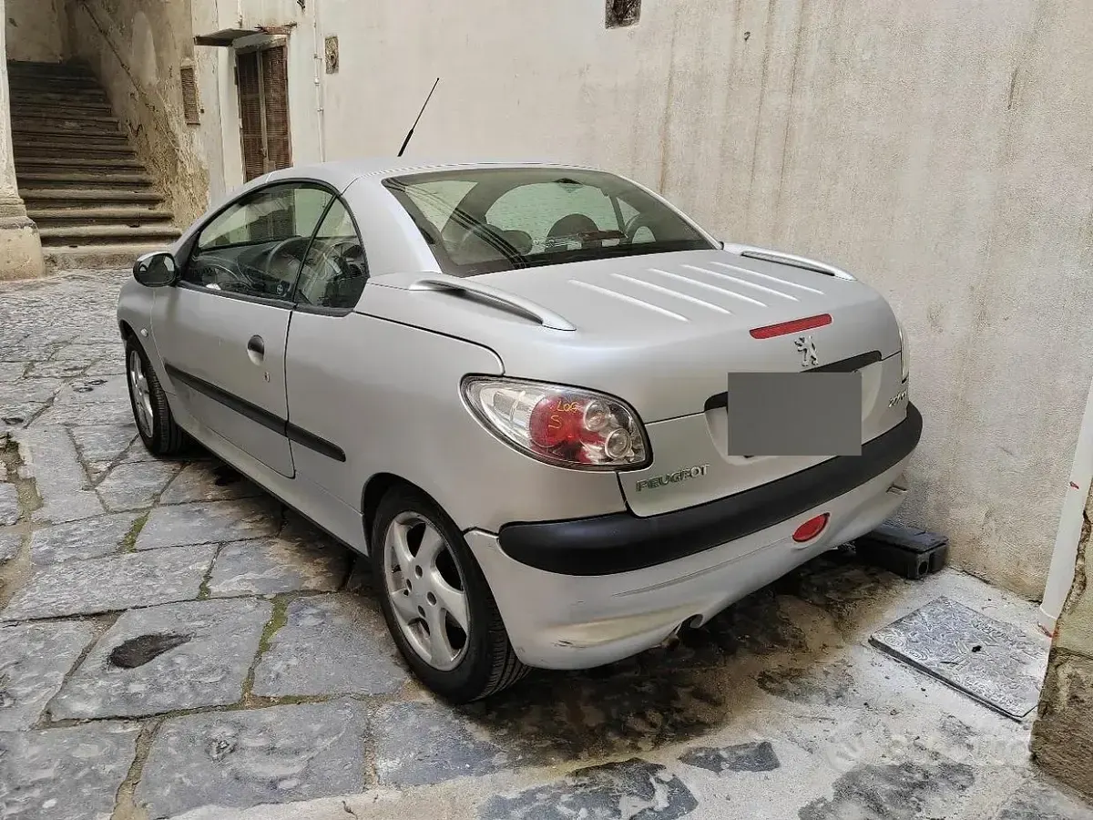 Usata Peugeot 206 CC 109 CV (80 kW) 2003 Grigio Cabrio