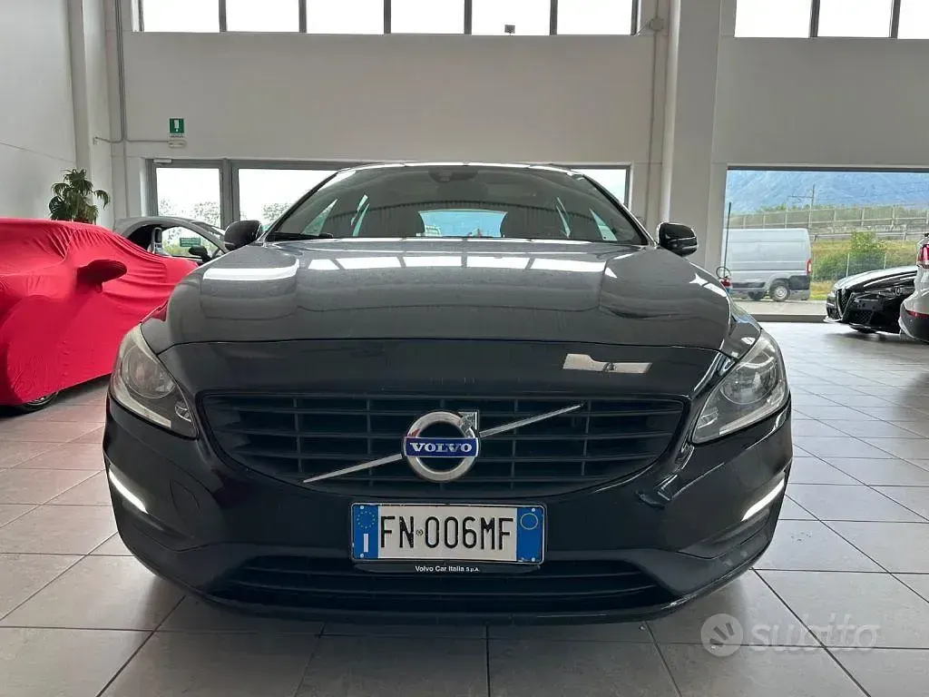 Usata Volvo V60 Business Edition 150 CV (110 kW) 2018 Nero Station wagon