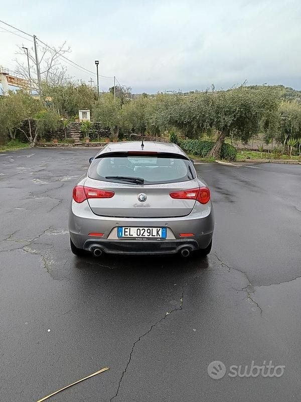 Gebraucht Alfa Romeo Giulietta 140 PS (102 kW) 2011 Kleinwagen