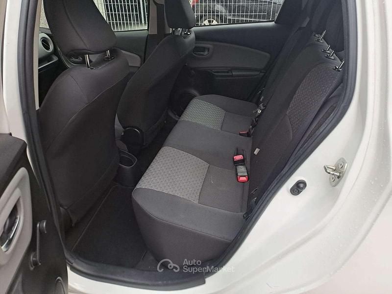 Usata Toyota Yaris Active 69 CV (50 kW) 2015 Bianco Utilitaria