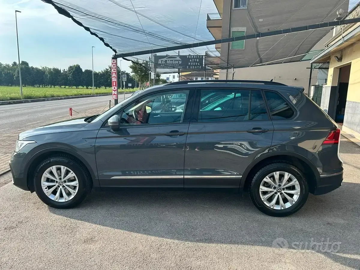 Usata VW Tiguan Life 150 CV (110 kW) 2023 Grigio SUV