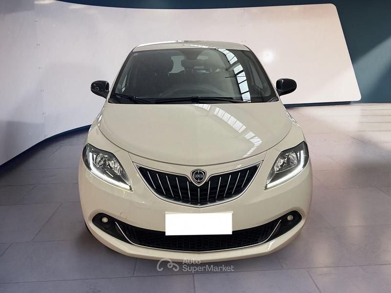 Usata Lancia Ypsilon Gold 69 CV (50 kW) 2023 Grigio Utilitaria