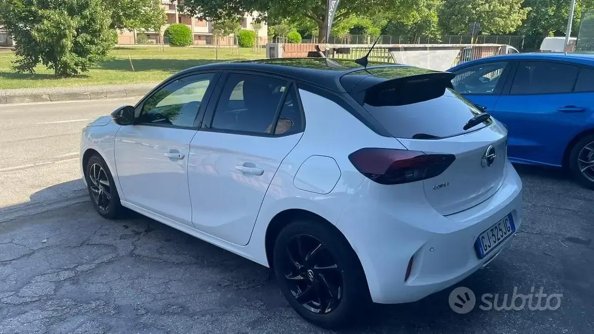 Usata Opel Corsa Design & Tech 75 CV (55 kW) 2022 Bianco Utilitaria
