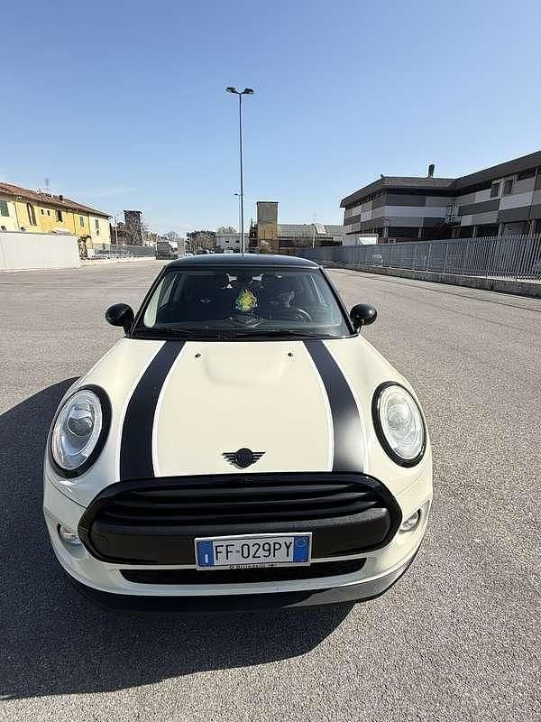 Usata Mini ONE 102 CV (75 kW) 2016 Utilitaria