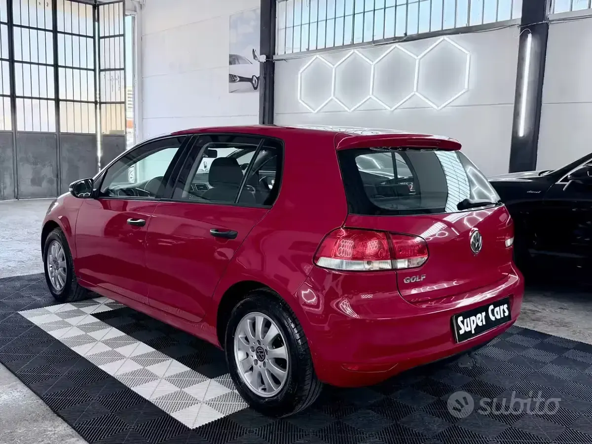 Usata VW Golf VI Comfortline 102 CV (75 kW) 2010 Rosso Utilitaria