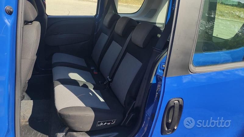 Usata Fiat Doblò 120 CV (88 kW) 2011 Blu Monovolume