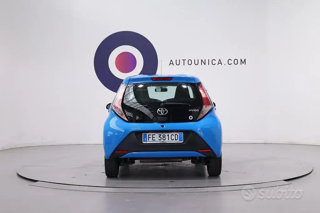 Usata Toyota Aygo Cool 69 CV (50 kW) 2016 Blu Utilitaria