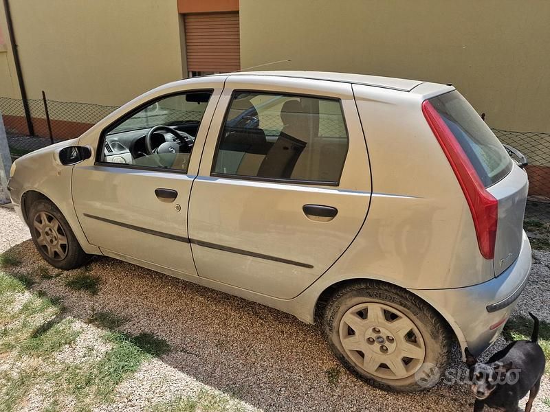 Usata Fiat Punto 80 CV (58 kW) 2004 Grigio Utilitaria