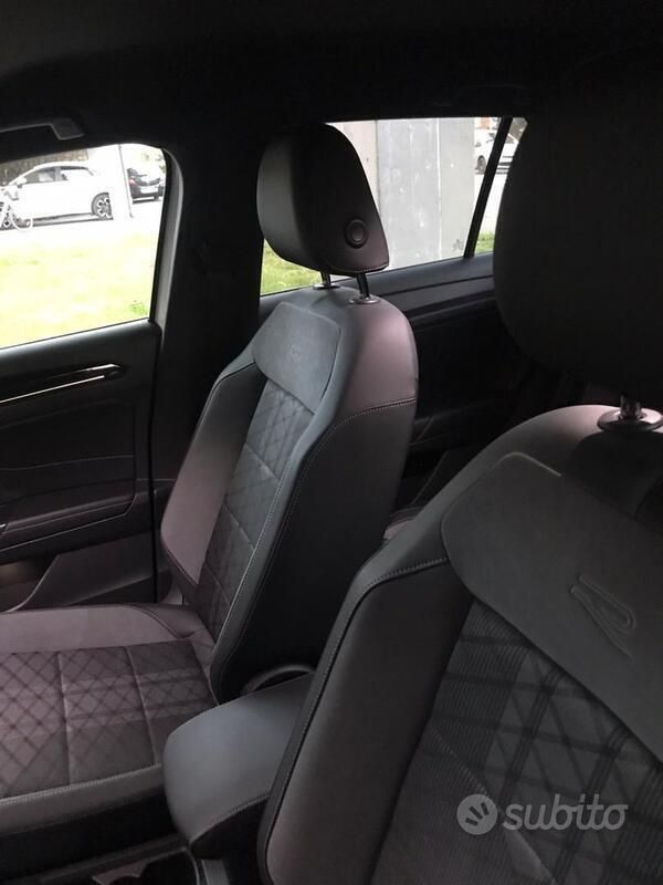 Usata VW T-Roc 150 CV (110 kW) 2024 Bianco SUV