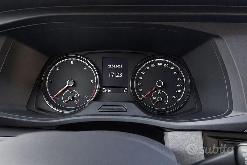 Usata VW Caravelle 150 CV (110 kW) 2023 Grigio Monovolume