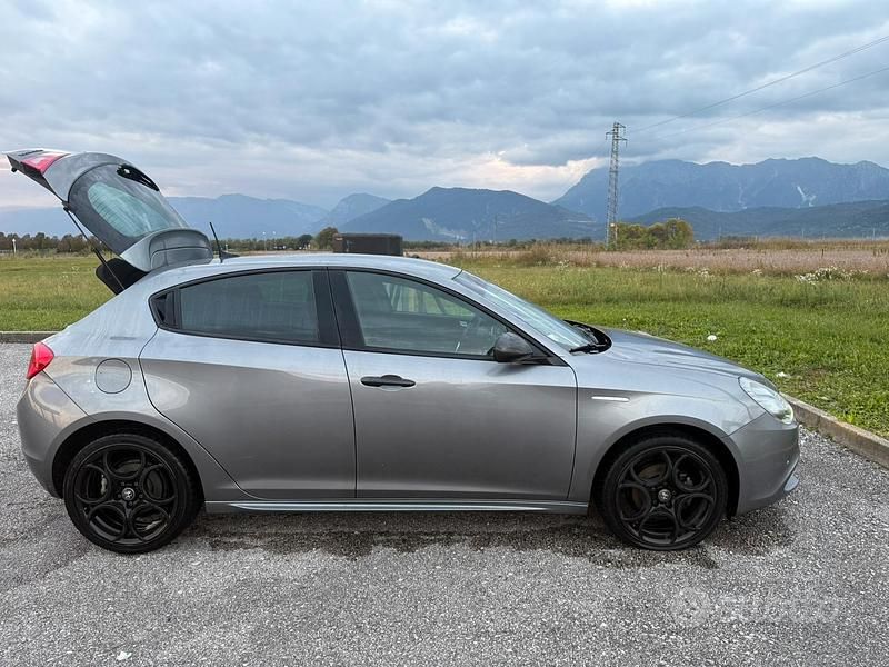 Usata Alfa Romeo Giulietta 120 CV (88 kW) 2019 Grigio Utilitaria