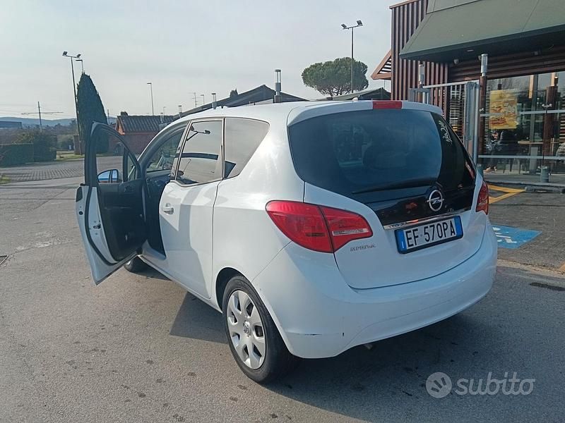 Usata Opel Meriva 101 CV (74 kW) 2011 Bianco Monovolume