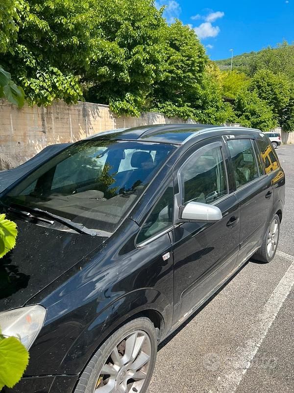 Usata Opel Zafira 120 CV (88 kW) 2007 Nero Monovolume