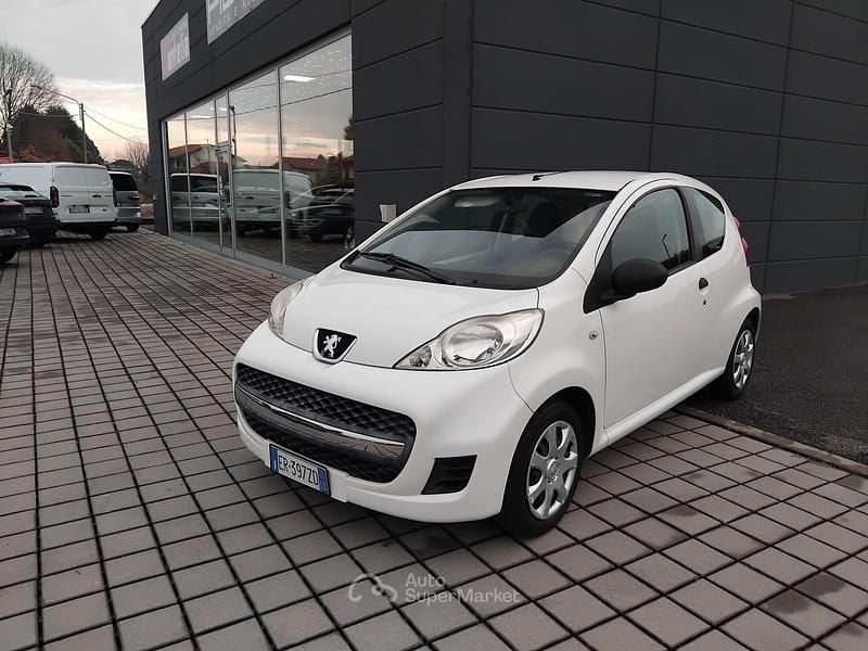 Bianco Usata 2013 Peugeot 107 Due volumi | 6800 € (Buon prezzo) - Immagine 1/4