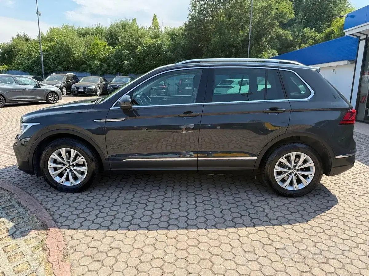 Usata VW Tiguan Life 122 CV (89 kW) 2022 Grigio SUV