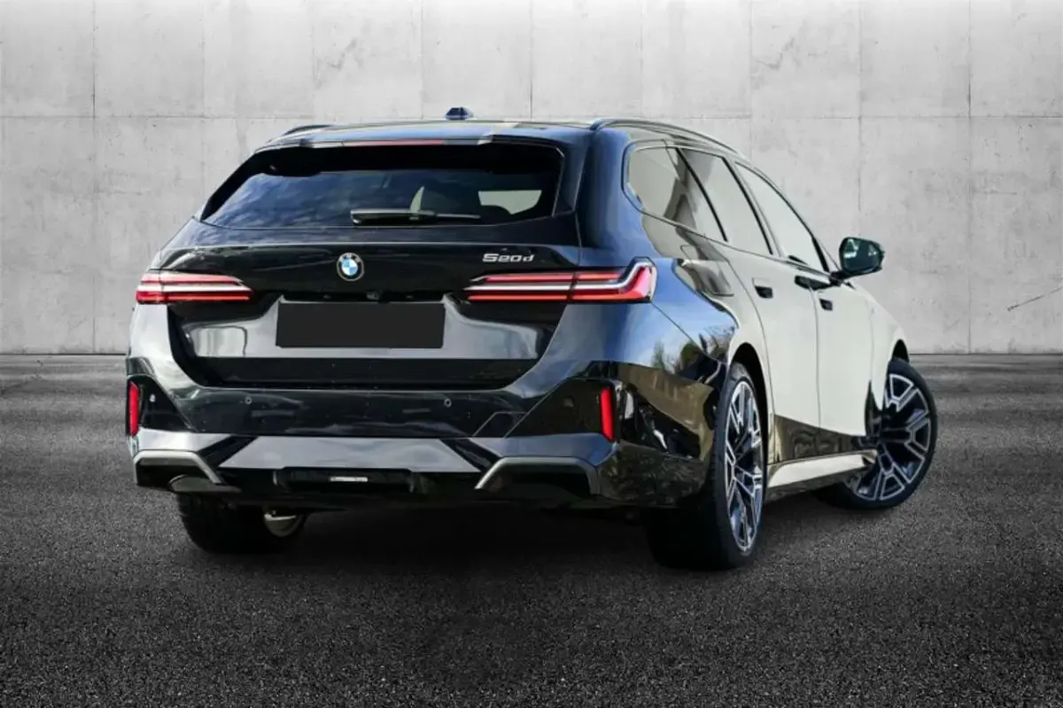 Usata BMW 520 M Sport 197 CV (144 kW) 2025 Nero Station wagon