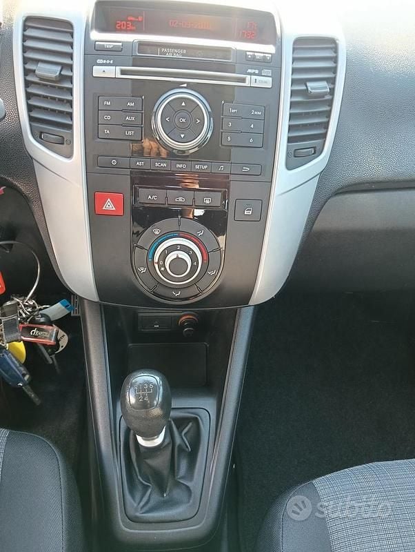 Usata Kia Venga 90 CV (66 kW) 2012 Bianco Utilitaria