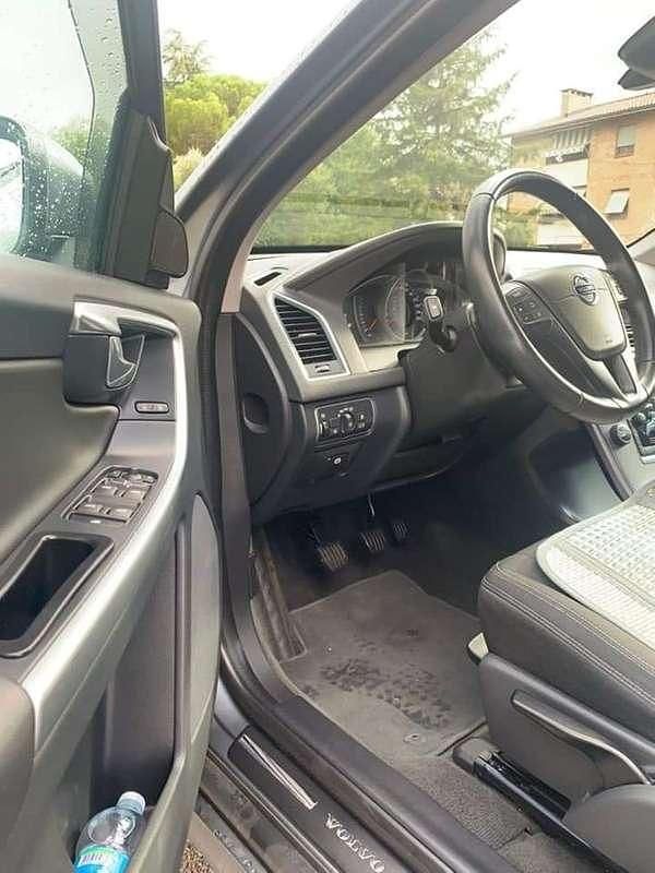 Usado Volvo XC60 150 HP (110 kW) 2017 Cinzento SUV