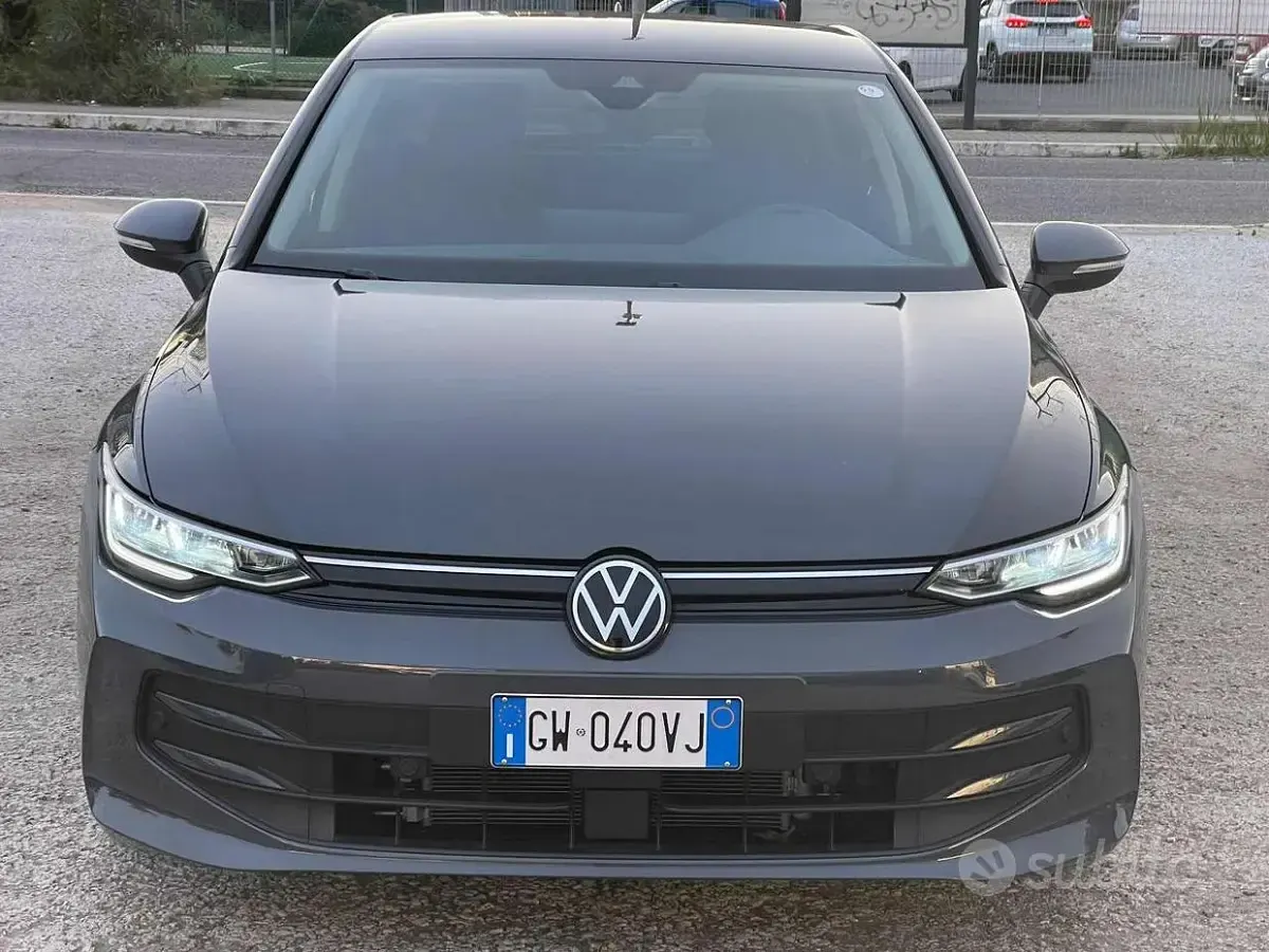 Usado VW Golf VIII 150 CV (110 kW) 2024 Gris Berlina