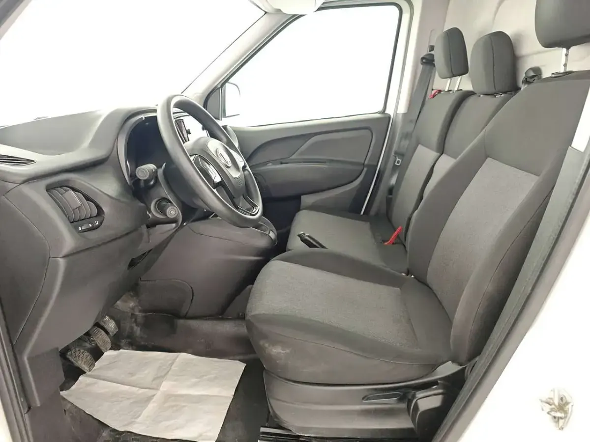 Usata Fiat Doblò 95 CV (69 kW) 2022 Bianco pastello Monovolume