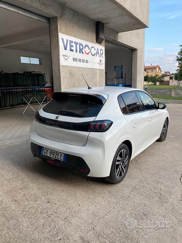 Usata Peugeot 208 101 CV (74 kW) 2022 Bianco Utilitaria