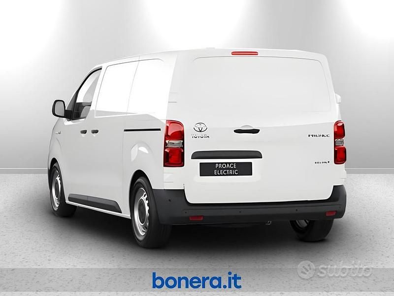 Begagnad Toyota Proace 100 kW (136 HK) 2024 Vit Minibuss