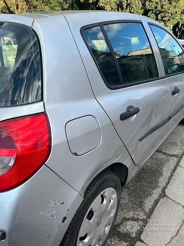 Usata Renault Clio II 2005 Grigio Berlina