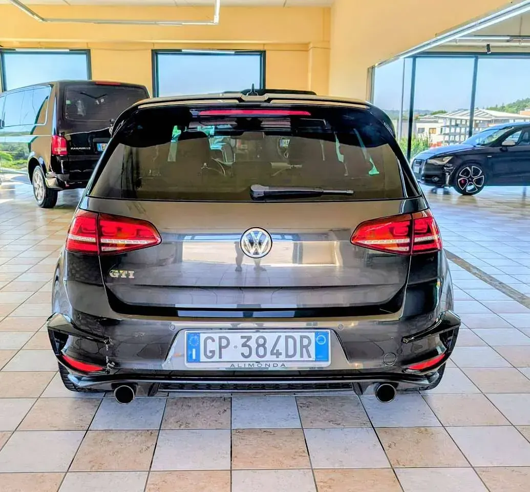 Usata VW Golf VII GTI 220 CV (161 kW) 2016 Dolphin grey Berlina