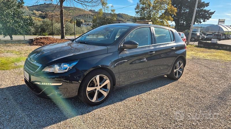 Grigio Usata 2016 Peugeot 308 Allure Tre volumi | 9500 € (Buon prezzo) - Immagine 1/4