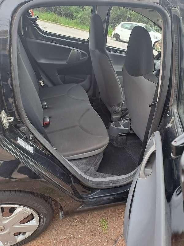 Usado Toyota Aygo Connect Style 68 HP (50 kW) 2011 Citadino