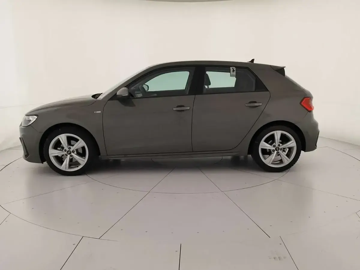 Usata Audi A1 Sportback S-Line 110 CV (80 kW) 2023 Grigio chronos metallizzato Utilitaria