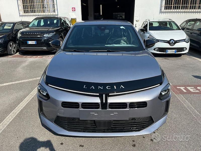 Nuova Lancia Ypsilon 100 CV (73 kW) 2025 Grigio Utilitaria