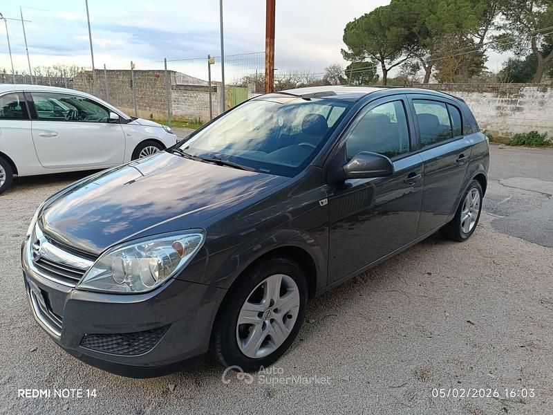Usata Opel Astra Enjoy 88 CV (64 kW) 2010 Grigio Berlina