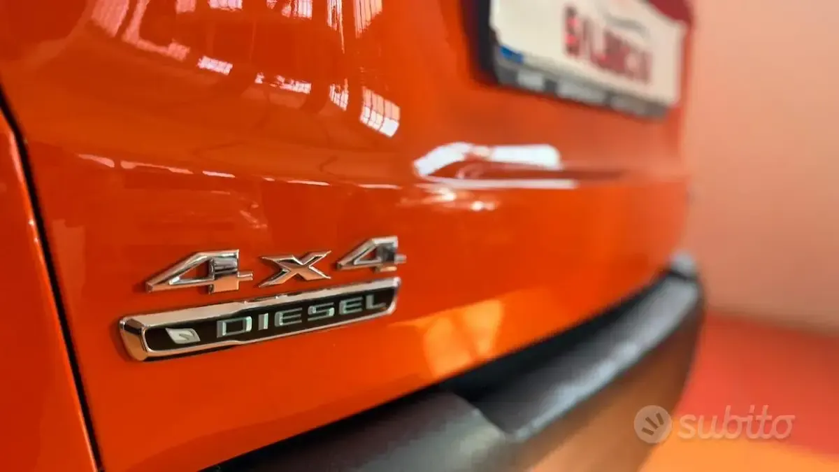 Usata Jeep Renegade Limited 140 CV (102 kW) 2015 Arancione SUV