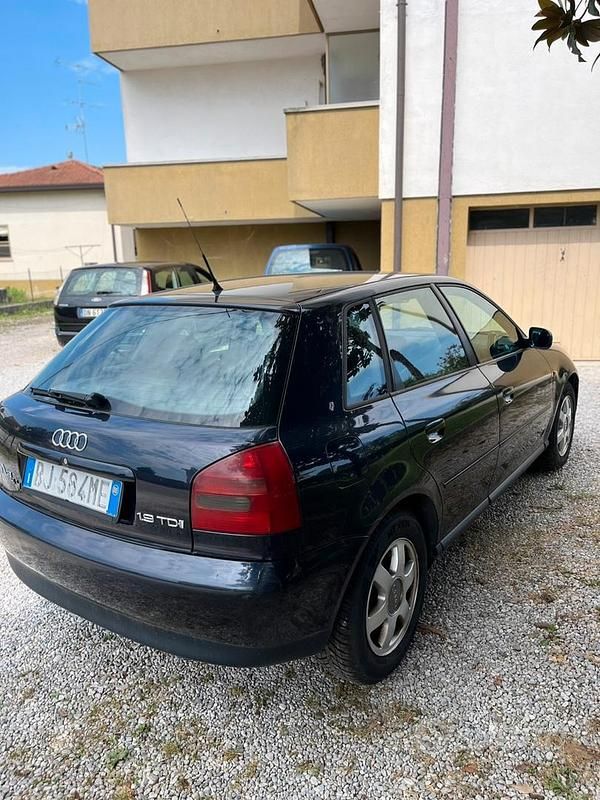 Usata Audi A3 90 CV (66 kW) 2001 Nero Utilitaria