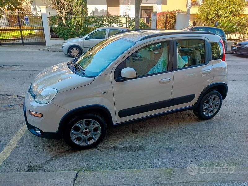 Begagnad Fiat Panda Trekking 85 HK (62 kW) 2014 Beige Halvkombi