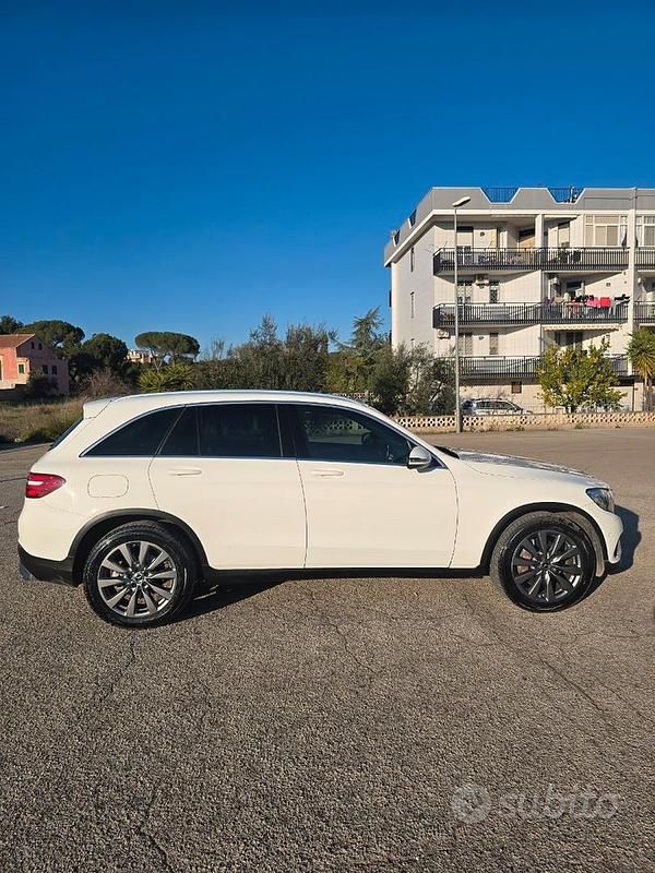 Usata Mercedes GLC250 204 CV (150 kW) 2019 Bianco SUV
