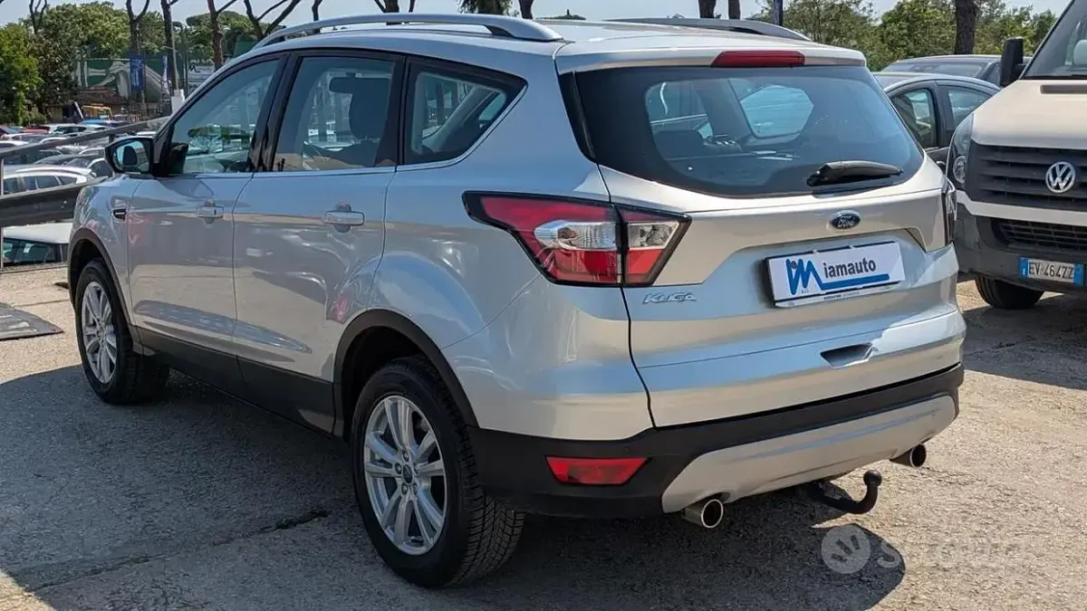 Usata Ford Kuga 120 CV (88 kW) 2019 Grigio SUV