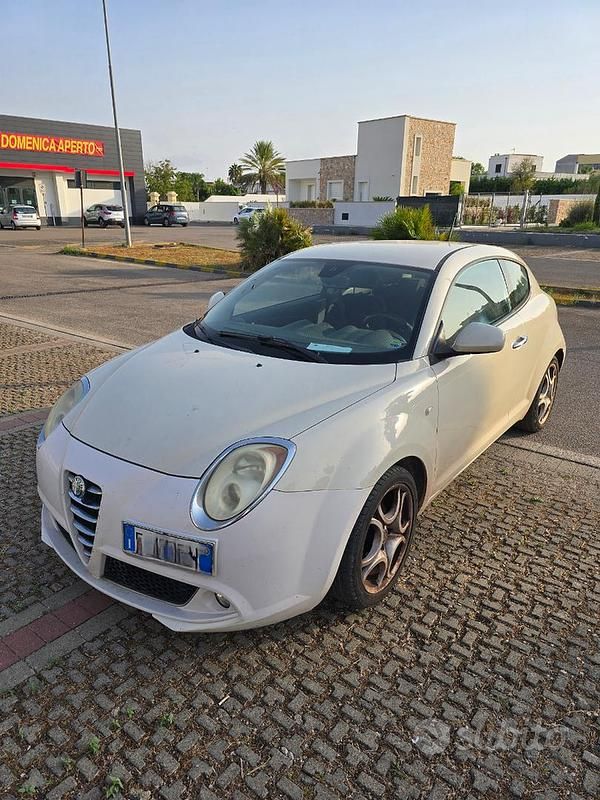 Bianco Usata 2010 Alfa Romeo MiTo Due volumi | 3200 € (Buon prezzo) - Immagine 1/4