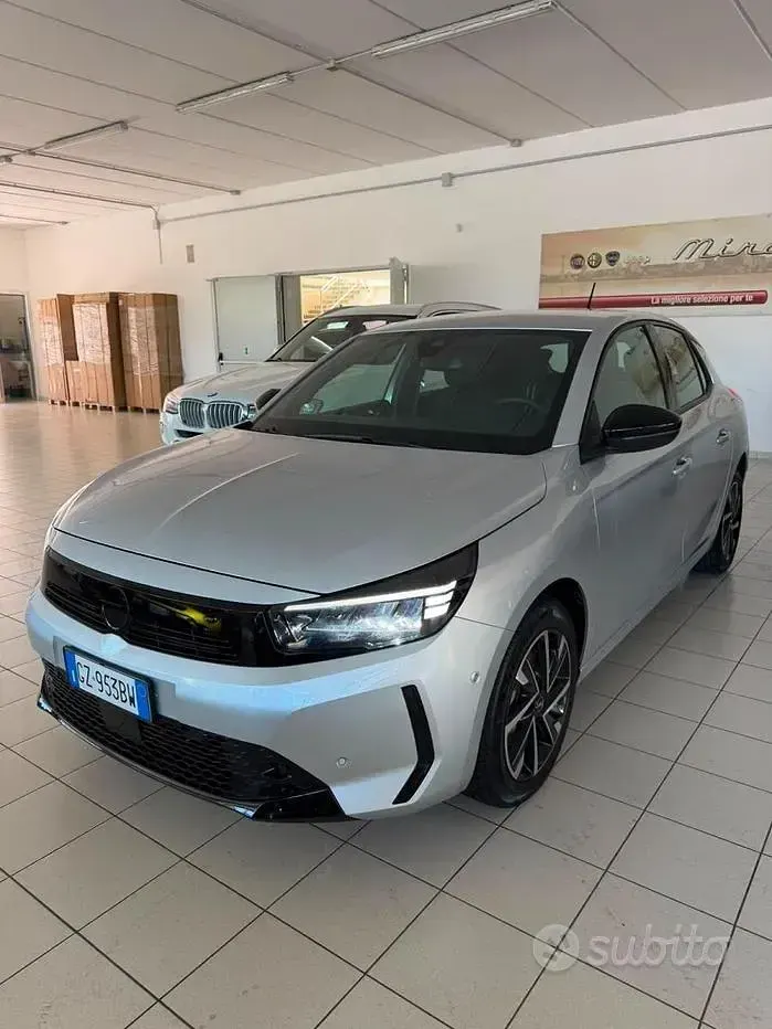 Usata Opel Corsa GS Line 101 CV (74 kW) 2025 Grigio Utilitaria