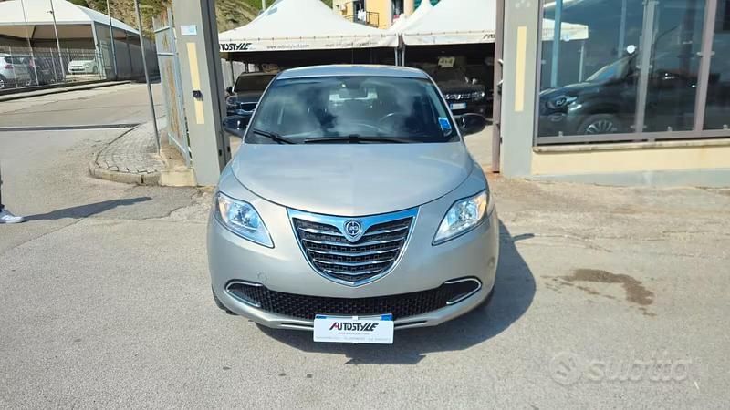 Usata Lancia Ypsilon Gold 69 CV (50 kW) 2013 Grigio Utilitaria