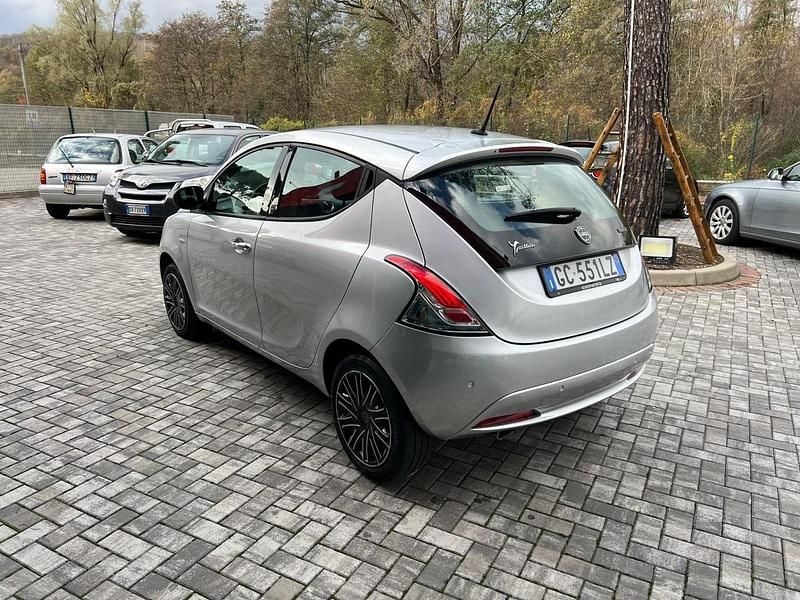 Usata Lancia Ypsilon S 69 CV (50 kW) 2021 Argento Utilitaria