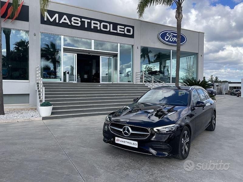 Usado Mercedes C220 Business 197 CV (144 kW) 2023 Negro Familiar
