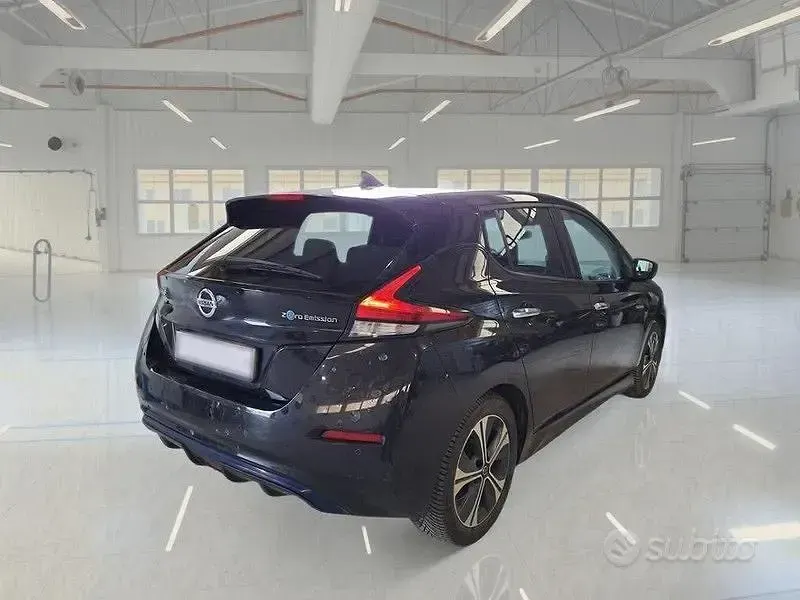 Gebraucht Nissan Leaf 89 kW (122 PS) 2021 Schwarz Kleinwagen