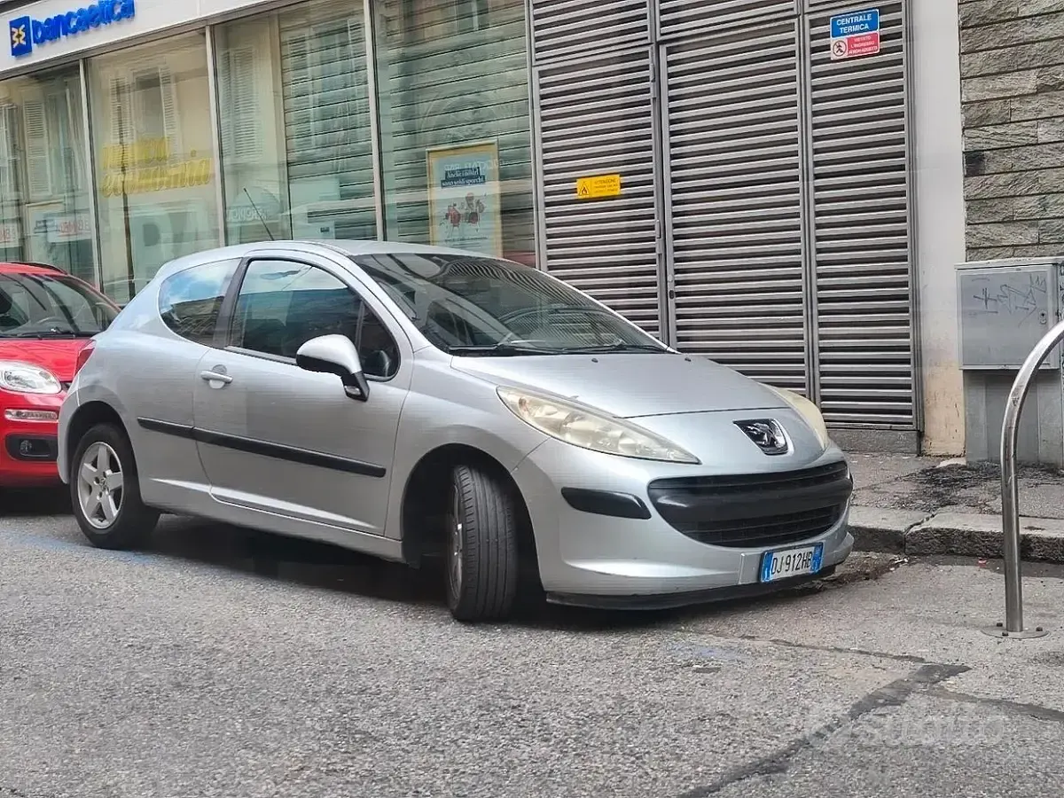Usata Peugeot 207 68 CV (50 kW) 2009 Utilitaria