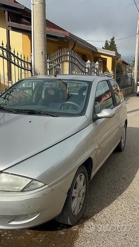 Usata Lancia Ypsilon 60 CV (44 kW) 2002 Grigio Utilitaria