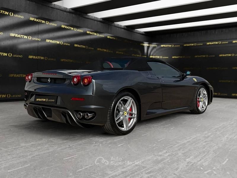 Begagnad Ferrari F430 489 HK (359 kW) 2007 Grå Cab